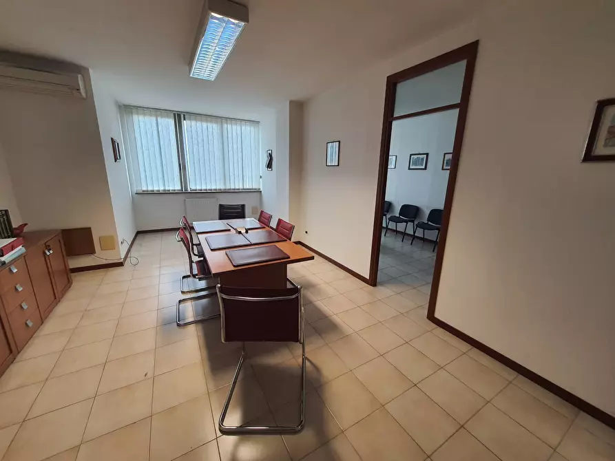 Immagine 24 di Negozio in vendita  in via giorgio morandi 199 a Roma