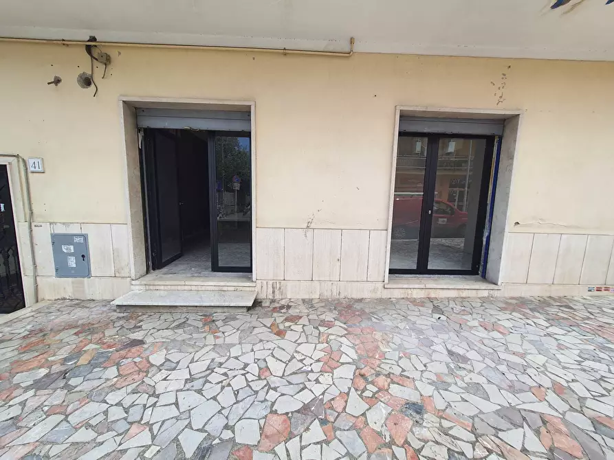 Immagine 2 di Locale commerciale in affitto  in Via Dei Giardinetti 43-45 a Roma