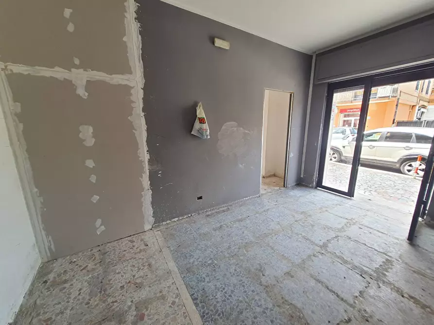 Immagine 5 di Locale commerciale in affitto  in Via Dei Giardinetti 43-45 a Roma