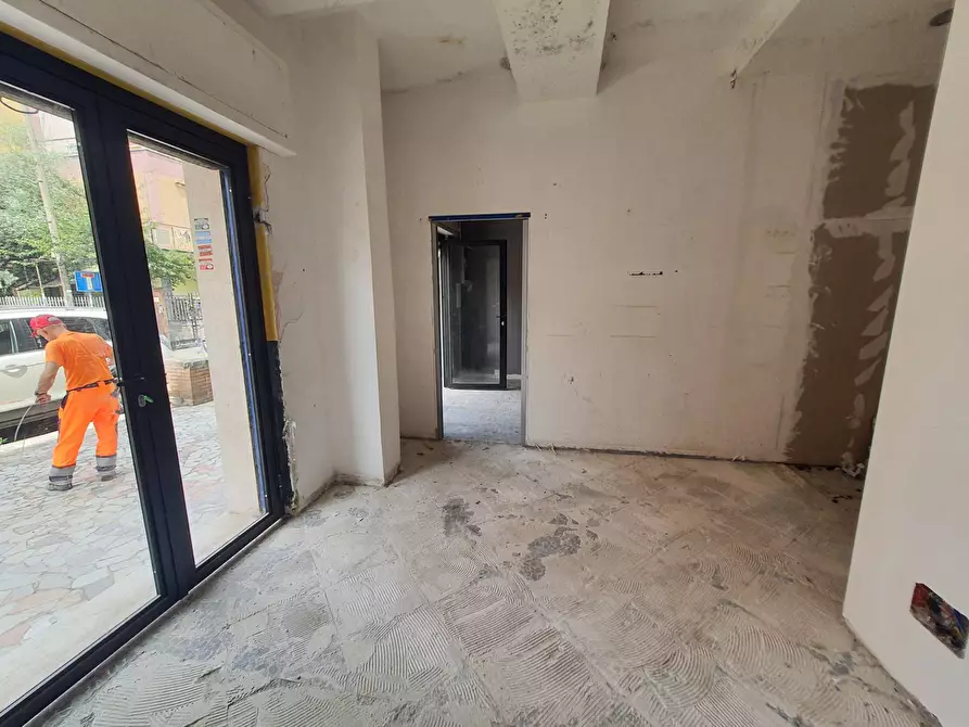 Immagine 10 di Locale commerciale in affitto  in Via Dei Giardinetti 43-45 a Roma