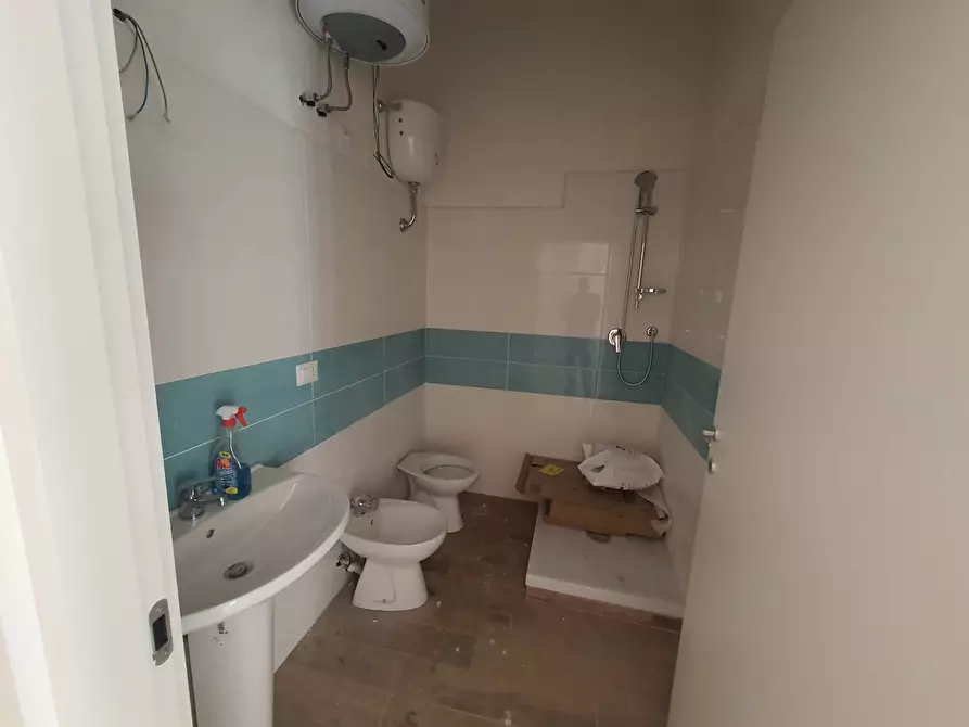 Immagine 13 di Locale commerciale in affitto  in Via Dei Giardinetti 43-45 a Roma