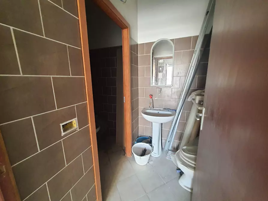 Immagine 15 di Locale commerciale in affitto  in Via Dei Giardinetti 43-45 a Roma