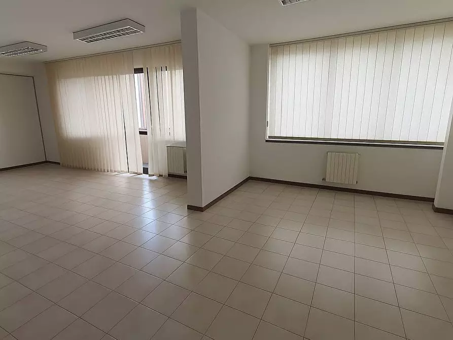 Immagine 14 di Appartamento in vendita  in Viale Giorgio Morandi 199 a Roma