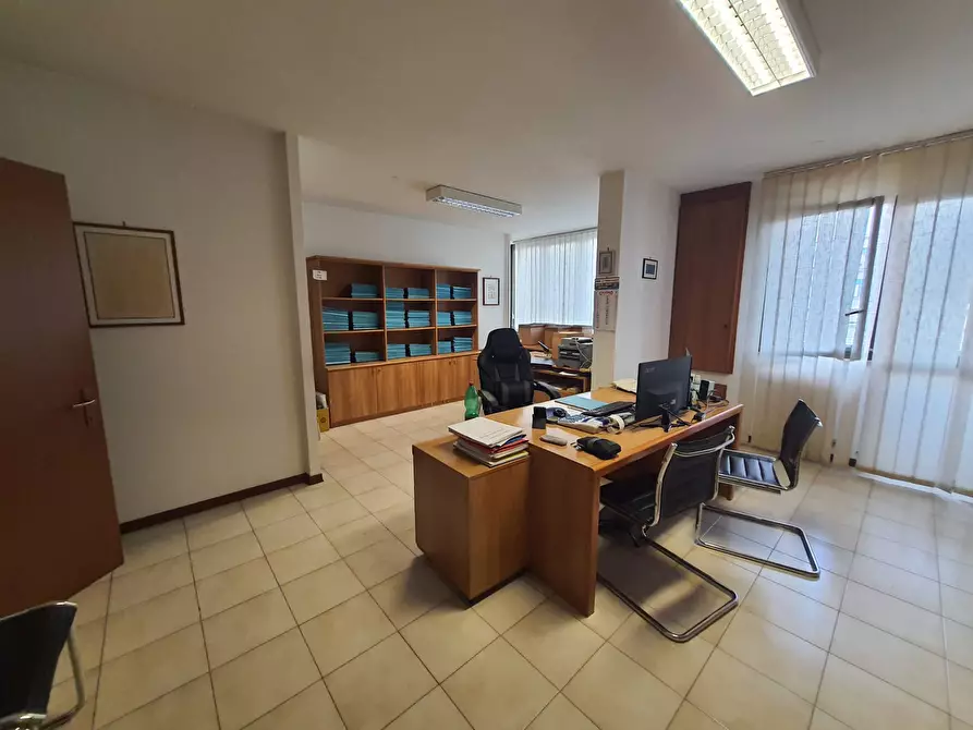 Immagine 17 di Appartamento in vendita  in Viale Giorgio Morandi 199 a Roma