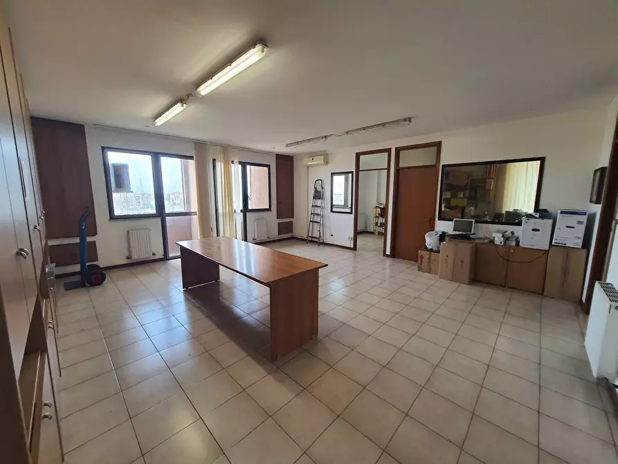 Immagine 33 di Appartamento in vendita  in Viale Giorgio Morandi 199 a Roma