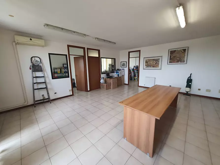 Immagine 36 di Appartamento in vendita  in Viale Giorgio Morandi 199 a Roma