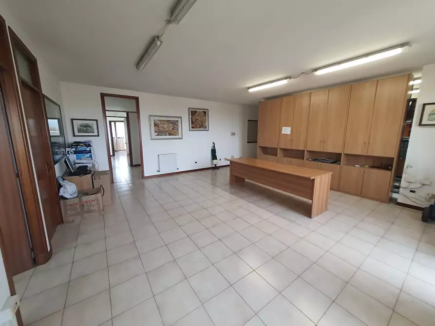 Immagine 39 di Appartamento in vendita  in Viale Giorgio Morandi 199 a Roma