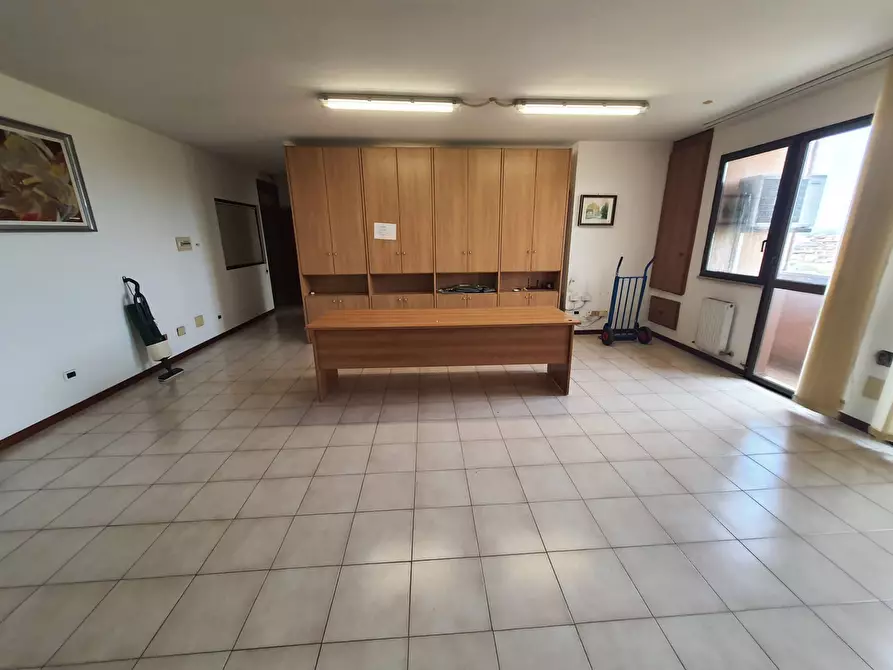 Immagine 42 di Appartamento in vendita  in Viale Giorgio Morandi 199 a Roma