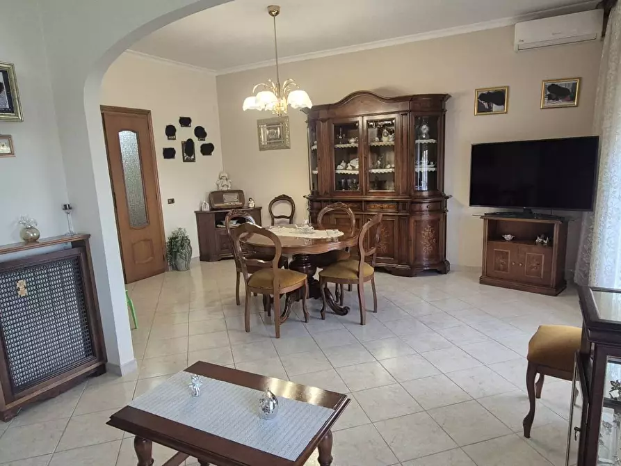 Immagine 2 di Appartamento in vendita  in Via Acate 17 a Roma