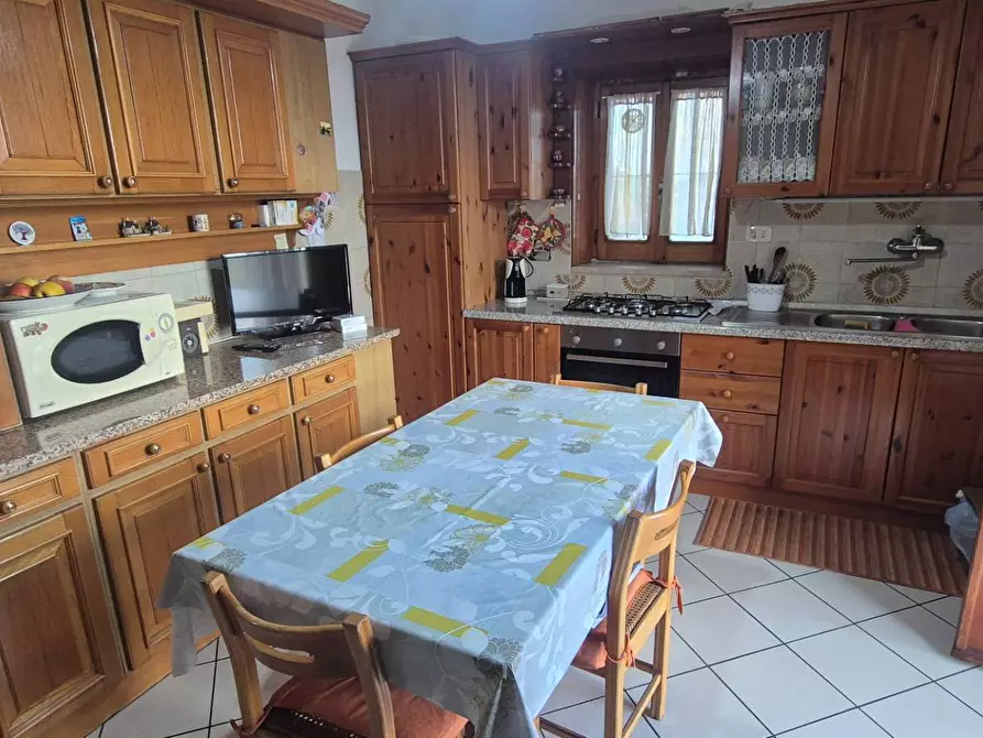 Immagine 5 di Appartamento in vendita  in Via Acate 17 a Roma