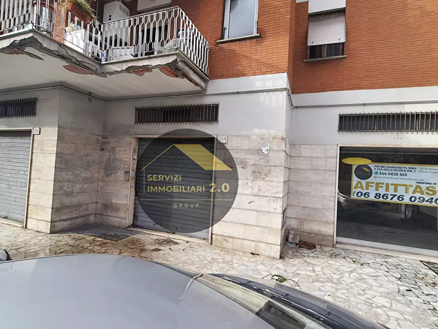Immagine 2 di Locale commerciale in affitto  in via del fosso di santa maura 136A a Roma