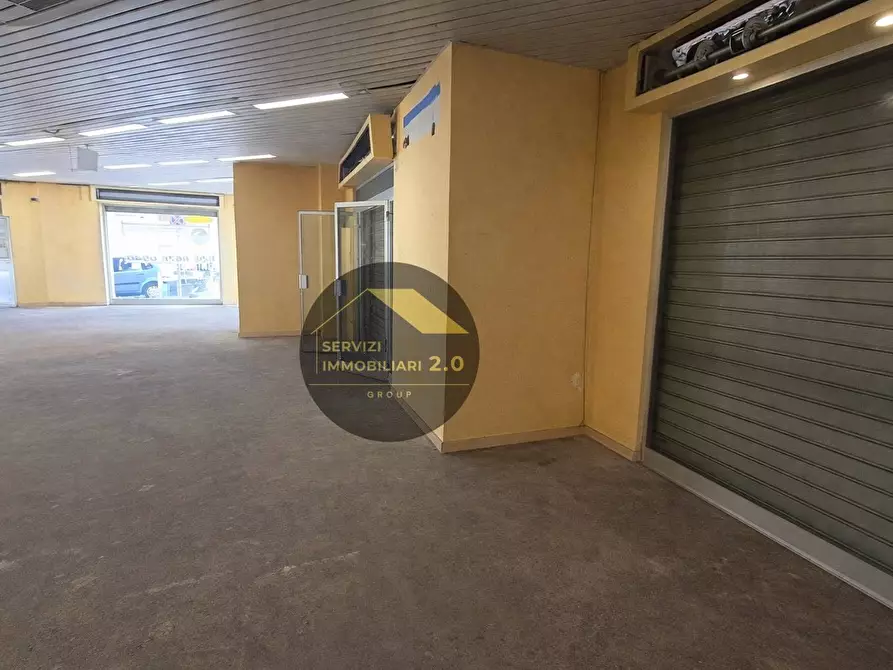 Immagine 9 di Locale commerciale in affitto  in via del fosso di santa maura 136A a Roma