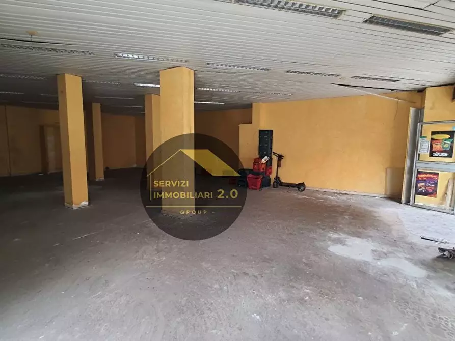 Immagine 16 di Locale commerciale in affitto  in via del fosso di santa maura 136A a Roma