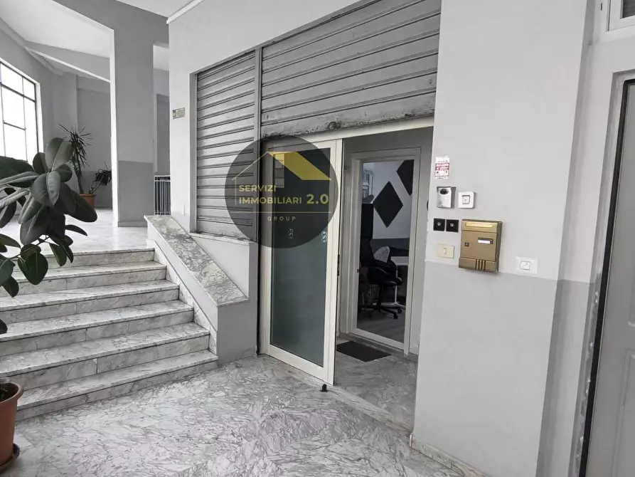 Immagine 3 di Locale commerciale in vendita  in Via Mario Lizzani 26 a Roma