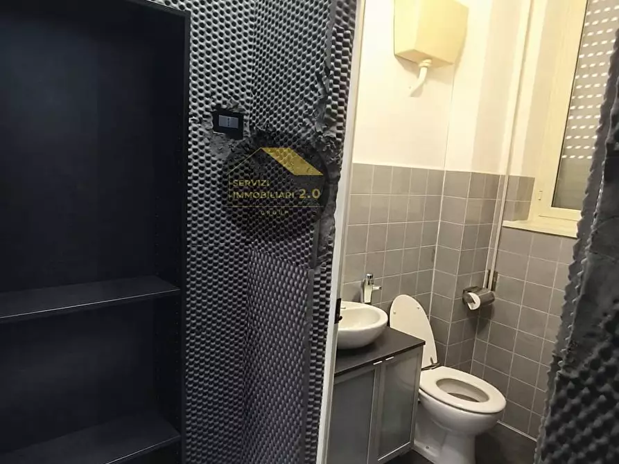 Immagine 10 di Locale commerciale in vendita  in Via Mario Lizzani 26 a Roma