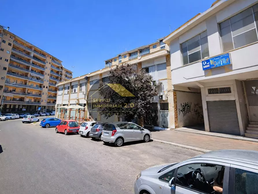 Immagine 2 di Locale commerciale in vendita  in Via Mario Lizzani 26 a Roma