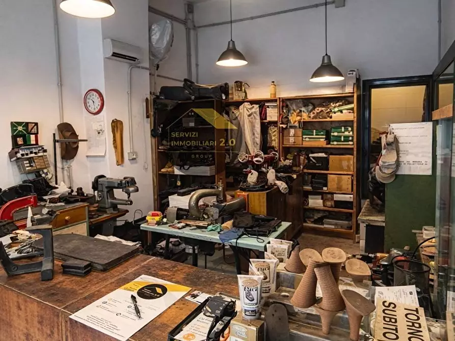 Immagine 3 di Locale commerciale in vendita  in Via Marco Celio Rufo 35 a Roma