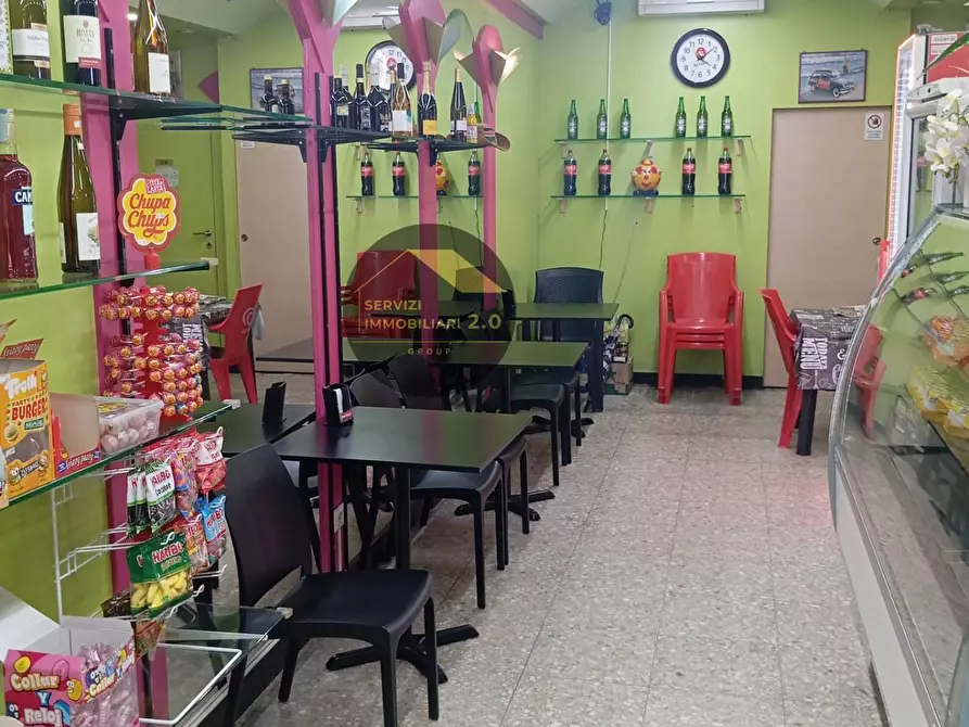 Immagine 6 di Locale commerciale in vendita  in Via della Tenuta di Torrenova 38 a Roma