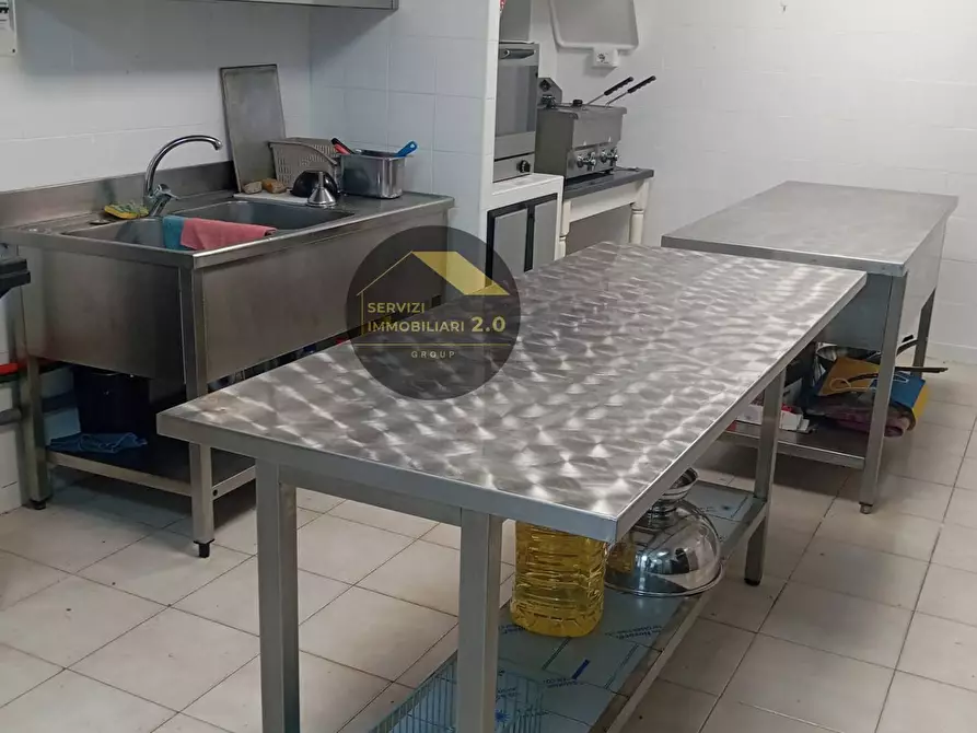 Immagine 14 di Locale commerciale in vendita  in Via della Tenuta di Torrenova 38 a Roma