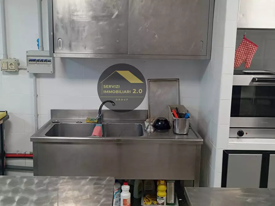 Immagine 15 di Locale commerciale in vendita  in Via della Tenuta di Torrenova 38 a Roma