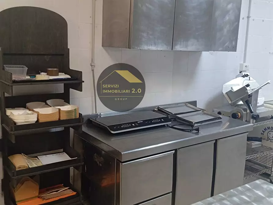 Immagine 16 di Locale commerciale in vendita  in Via della Tenuta di Torrenova 38 a Roma