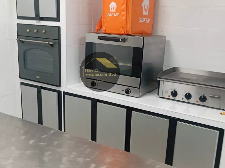 Immagine 18 di Locale commerciale in vendita  in Via della Tenuta di Torrenova 38 a Roma