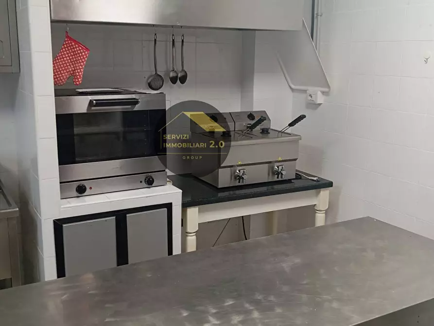 Immagine 19 di Locale commerciale in vendita  in Via della Tenuta di Torrenova 38 a Roma