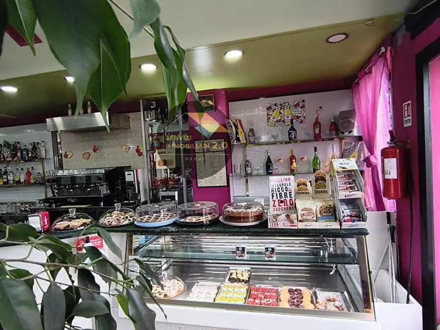 Immagine 7 di Locale commerciale in vendita  in Via della Tenuta di Torrenova 38 a Roma