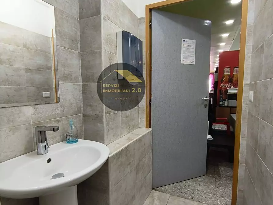 Immagine 27 di Locale commerciale in vendita  in Via della Tenuta di Torrenova 38 a Roma