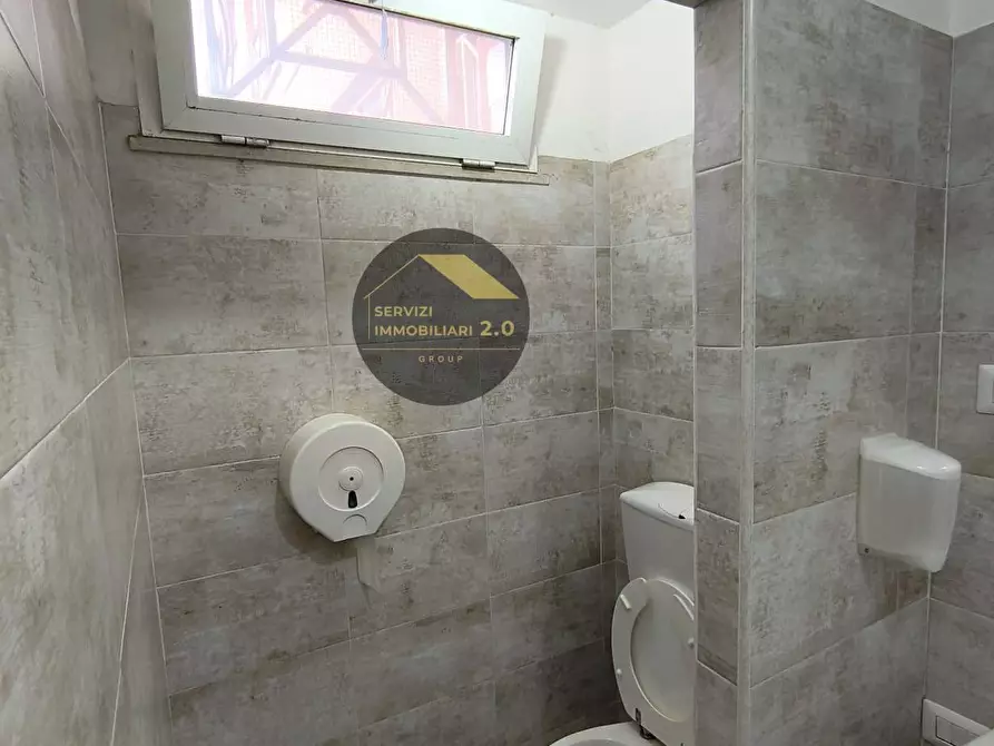 Immagine 28 di Locale commerciale in vendita  in Via della Tenuta di Torrenova 38 a Roma