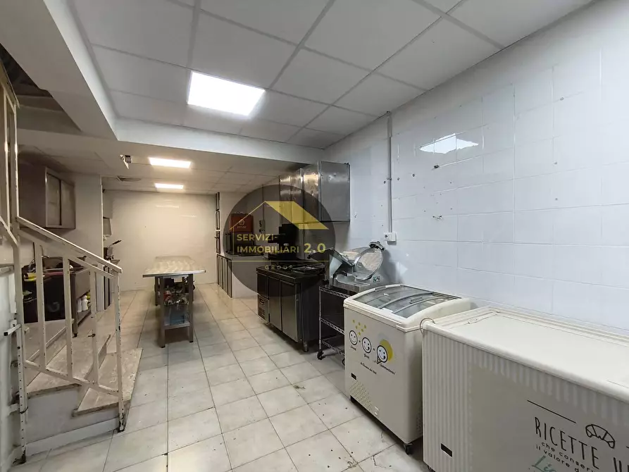 Immagine 30 di Locale commerciale in vendita  in Via della Tenuta di Torrenova 38 a Roma