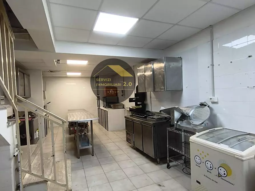 Immagine 31 di Locale commerciale in vendita  in Via della Tenuta di Torrenova 38 a Roma