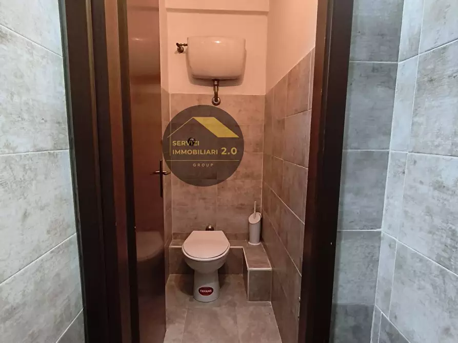 Immagine 38 di Locale commerciale in vendita  in Via della Tenuta di Torrenova 38 a Roma