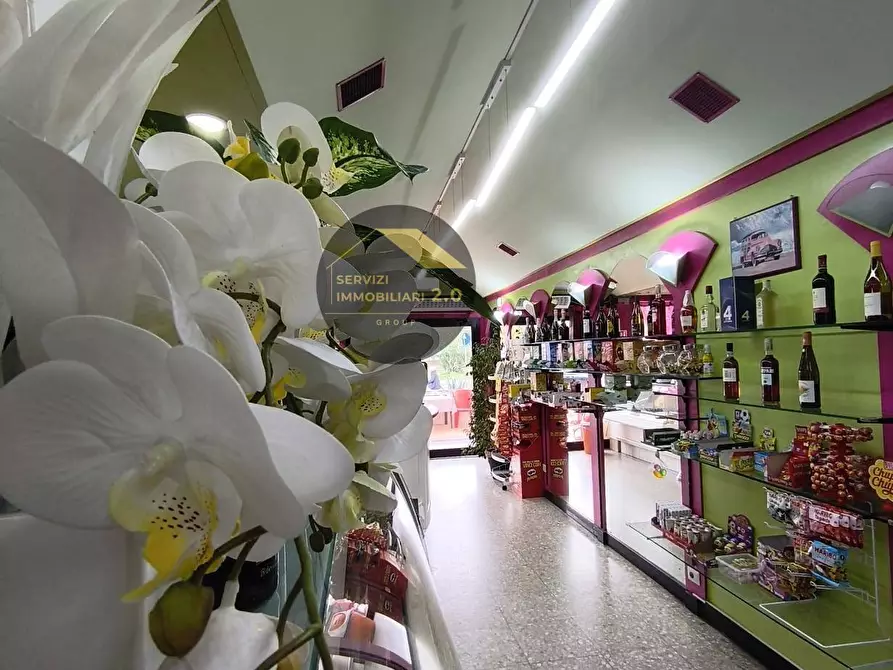 Immagine 1 di Locale commerciale in vendita  in Via della Tenuta di Torrenova 38 a Roma