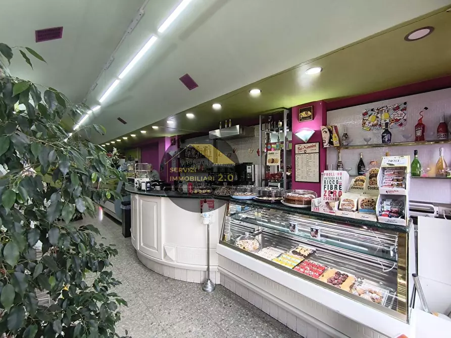 Immagine 8 di Locale commerciale in vendita  in Via della Tenuta di Torrenova 38 a Roma