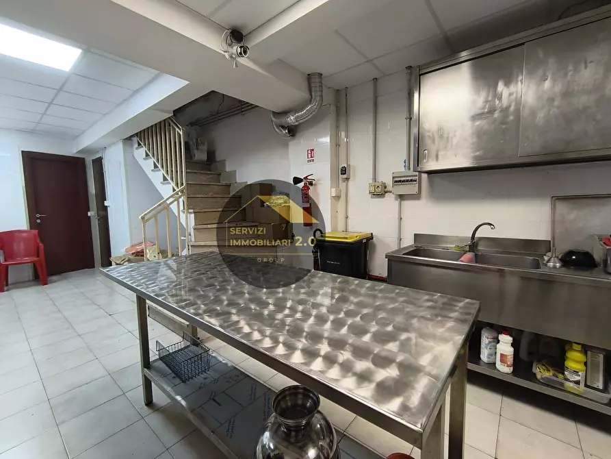 Immagine 34 di Locale commerciale in vendita  in Via della Tenuta di Torrenova 38 a Roma