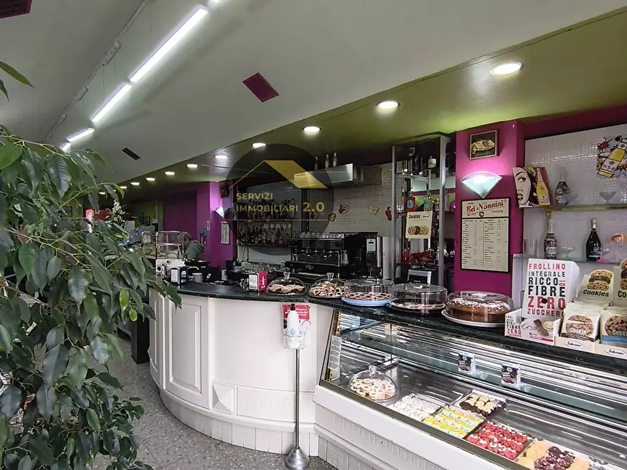 Immagine 2 di Locale commerciale in vendita  in Via della Tenuta di Torrenova 38 a Roma