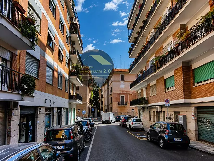 Immagine 1 di Locale commerciale in vendita  in Via Ottavio Ragni 8a a Roma