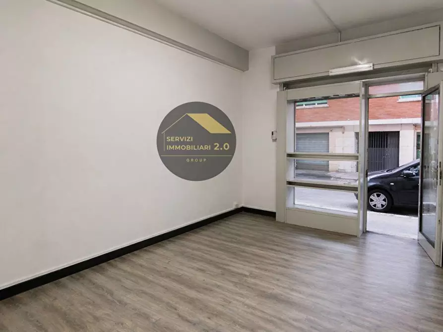 Immagine 5 di Locale commerciale in vendita  in Via Ottavio Ragni 8a a Roma