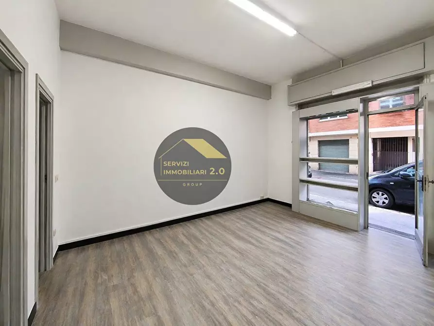 Immagine 9 di Locale commerciale in vendita  in Via Ottavio Ragni 8a a Roma