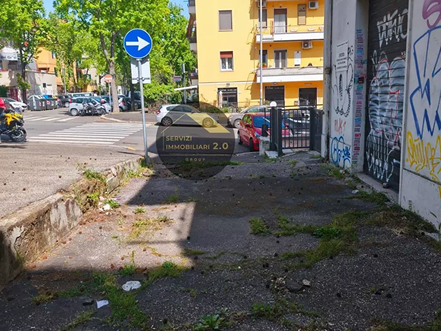 Immagine 4 di Box auto in vendita  in Via dei Gelsi 118 a Roma