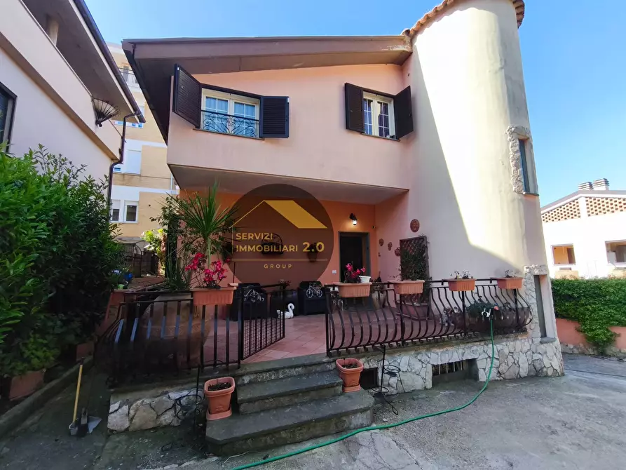Immagine 2 di Villa in vendita  in largo cesare colizza 73 a Marino