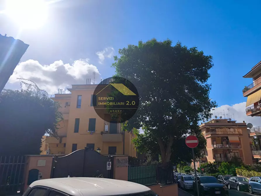 Immagine 2 di Appartamento in vendita  in via dei Glicini 131 a Roma