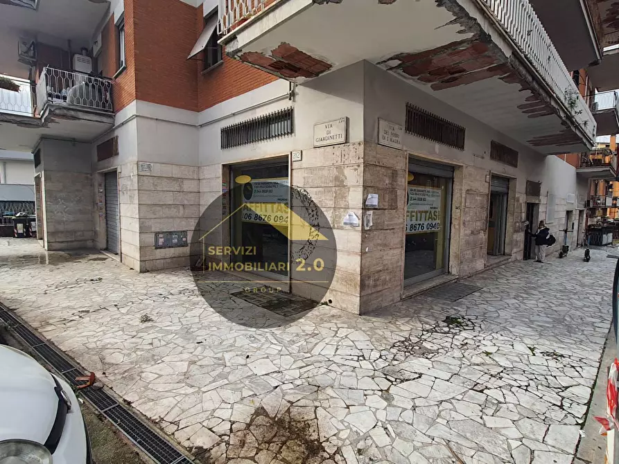 Immagine 3 di Locale commerciale in affitto  in Via Del Fosso Di Santa Maura 136A a Roma