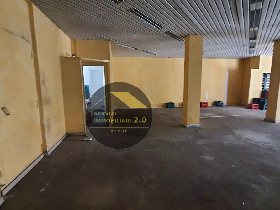 Immagine 19 di Locale commerciale in affitto  in Via Del Fosso Di Santa Maura 136A a Roma