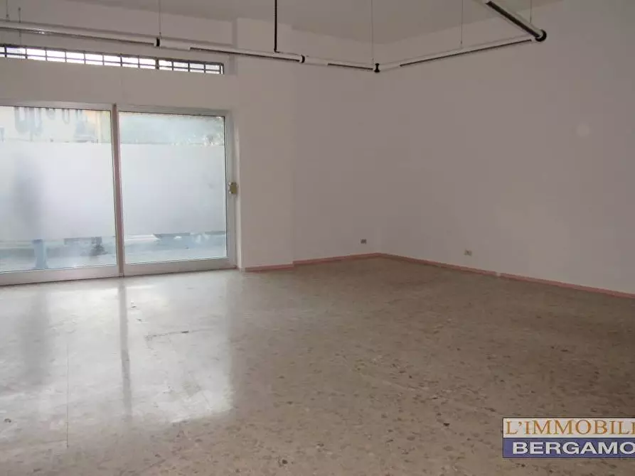 Immagine 5 di Negozio in affitto  in via G. da Campione 28 a Bergamo