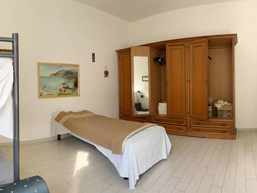 Immagine 15 di Appartamento in vendita  a Savona