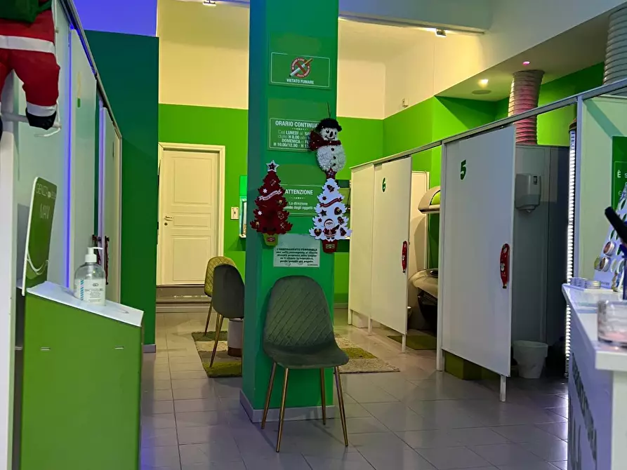 Immagine 5 di Attività commerciale in vendita  a Savona