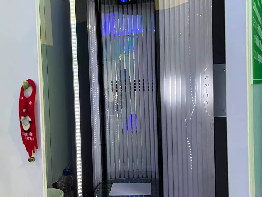 Immagine 14 di Attività commerciale in vendita  a Savona