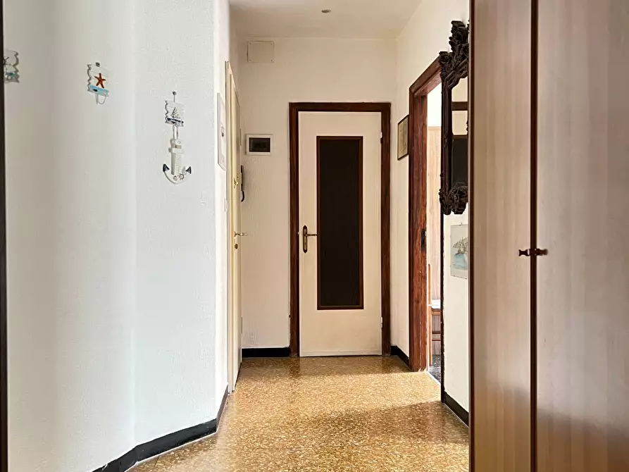 Immagine 16 di Appartamento in vendita  a Savona